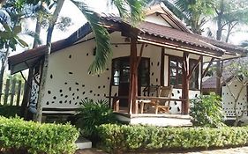 ตาลคู่ บีช รีสอร์ท Hotel 3*